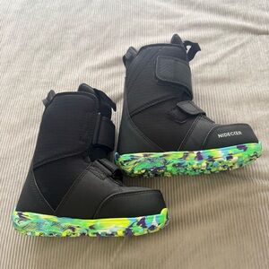 Burton kids snowboarding boots 11c/12c